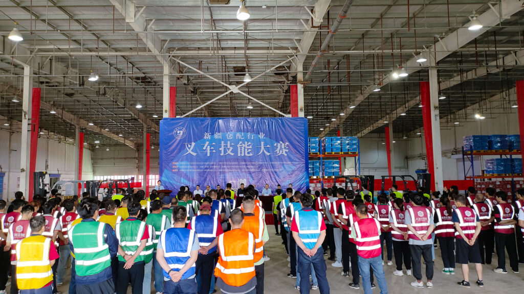 2024年新疆仓配行业叉车技能巅峰对决： 安全与效率并重，工匠精神闪耀赛场