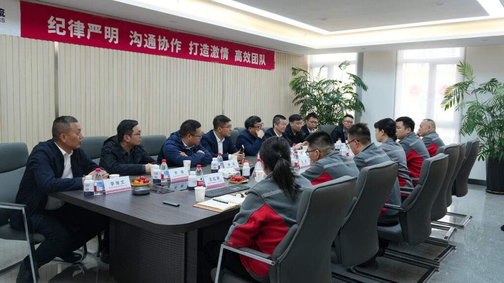 吉利商用车集团莅临人生就是博物流进行交流